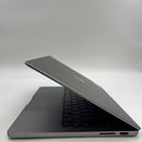 Macbook Pro 2023 14 inci Abu-abu Apple M3/ RAM 8GB/ SSD 512GB Baterai 98% (Sudah diisi daya 47 kali) BPTA Seperti Baru 