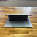 MacBook Pro 2021 14 inci Perak M1 Pro/RAM 16GB/SSD 512GB Baterai 98% Siklus pengisian daya 87% 328 kali Tombol BPTN pudar 