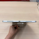 iPad Generasi ke-11 11" 128GB Perak 5G + Wifi 100% Kondisi Fullbox, Baterai 100% Dari SB 
