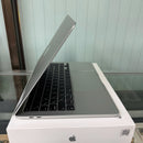 Macbook Pro 2020 13.3" Silver Apple M1/ 8GB RAM/ 512GB SSD Kesehatan baterai 98% Siklus pengisian daya 97% BPTN 