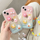 Casing ponsel HHPK47 dengan pola gelombang dan hiasan timbul. 