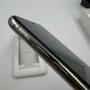 iPhone XS Max 256GB Silver, kondisi 98%, baterai 100%. Ponsel ini sudah dibayar lunas untuk layanan jaringan dan berfungsi seperti produk Apple internasional (goresan kecil pada bezel dan layar, nomor telepon ditampilkan). - HH8014 