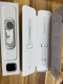 Apple Watch Series 8 41mm 4G + GPS Casing Aluminium Perak dengan Tali Olahraga Putih 