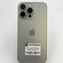 iPhone 15 Pro Max 256GB Biru Titanium 98% baterai 86% Versi Apple Internasional (noda 0,5x, bezel tergores parah) - HH6781