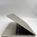 Macbook Air 2024 13.6 inci Putih Apple M3/ RAM 8GB/ SSD 256GB Kondisi 98% (sudah diisi daya 39 kali) 