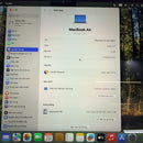 Macbook Air 2024 13.6 inci Putih Apple M3/ RAM 8GB/ SSD 256GB Kondisi 98% (sudah diisi daya 39 kali) 